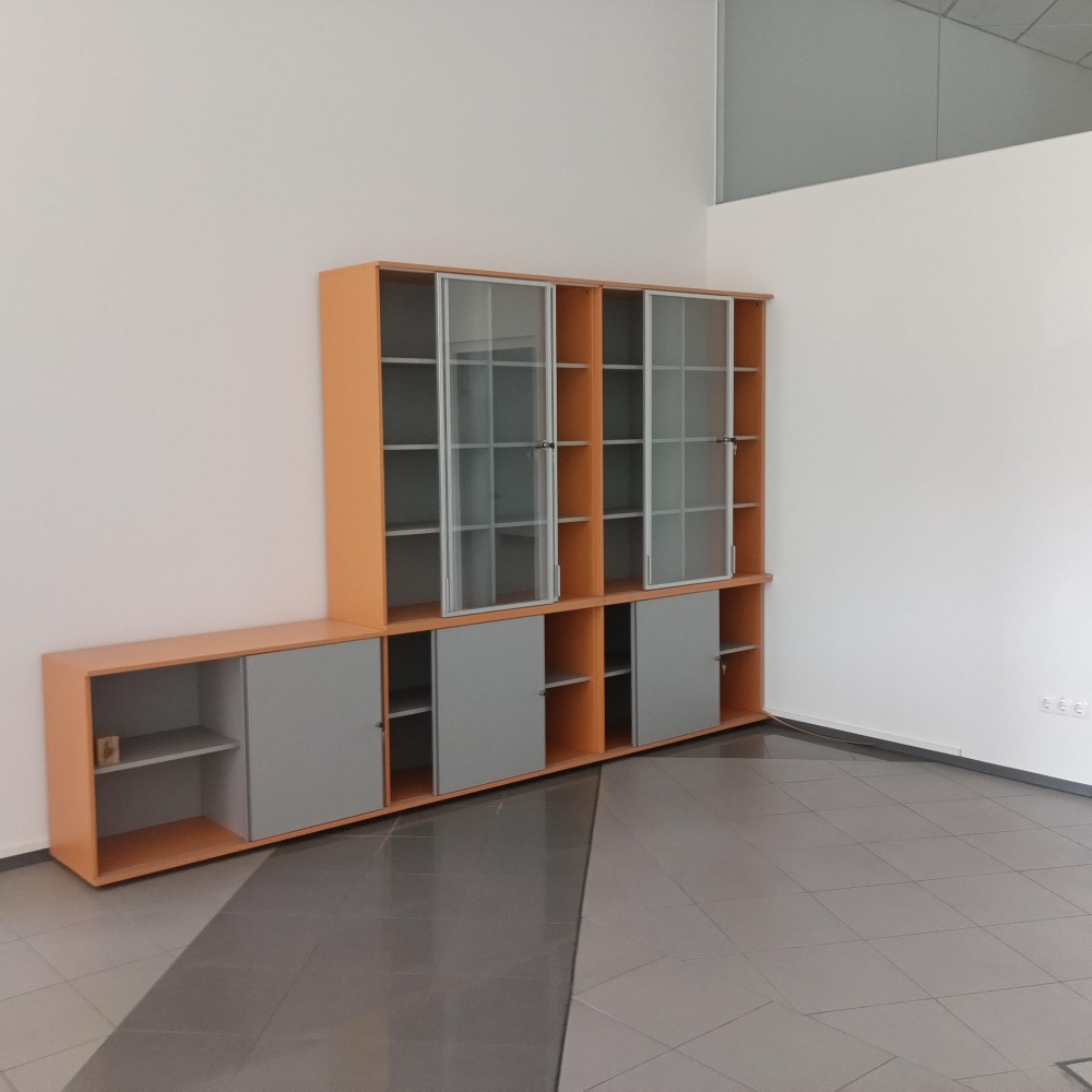 Gewerbefl&auml;che mit hochwertigen Einbaum&ouml;beln und viel Stauraum