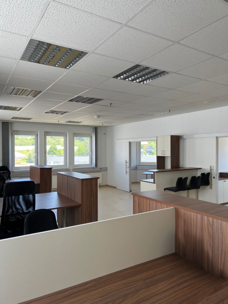 objektbetreuung-kaernten-bueroflaeche-buero-innenansicht image Professionelle Objektbetreuung für Immobilien in Kärnten