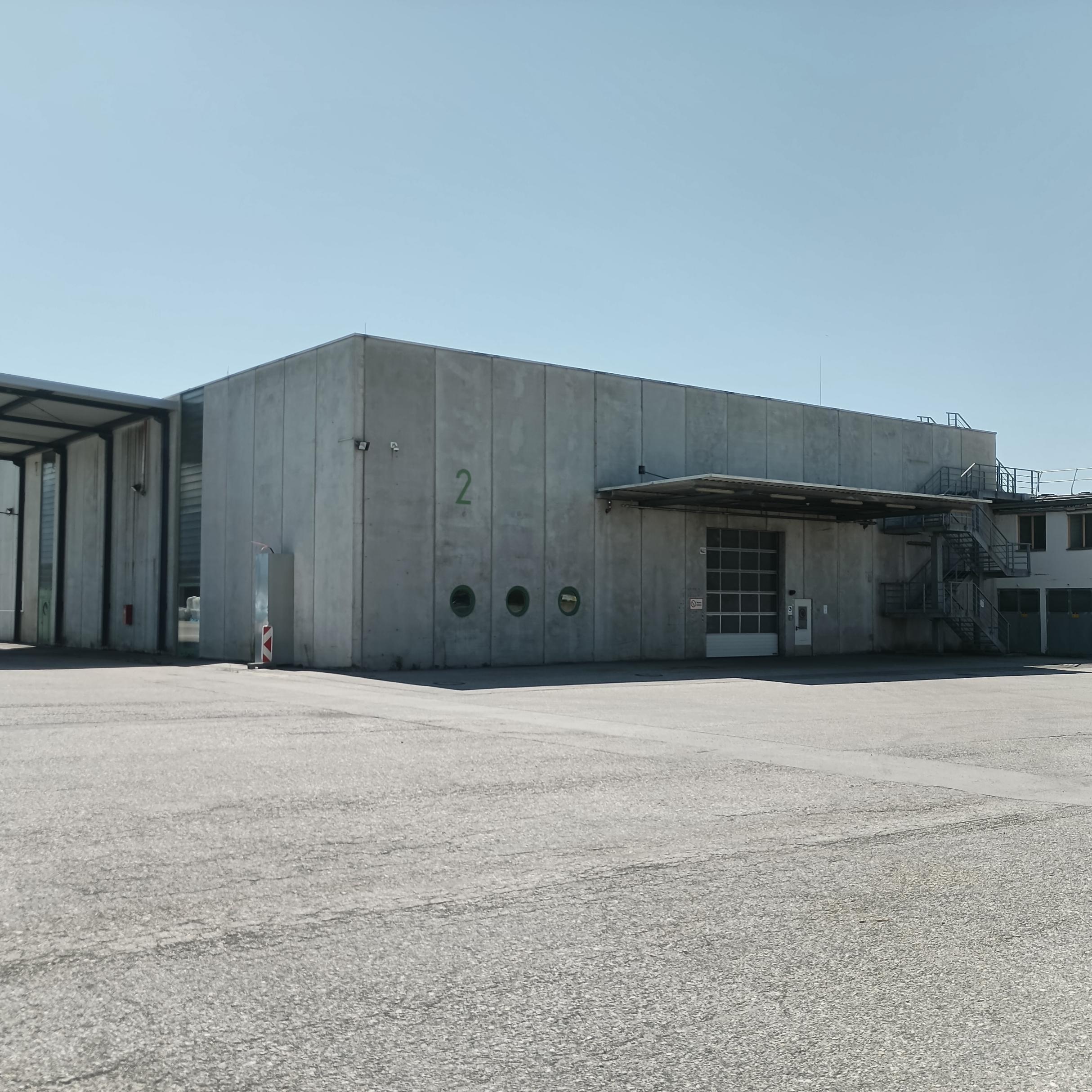Moderne Lagerhalle mit 2701 m&sup2; und 8 m Raumh&ouml;he ab sofort verf&uuml;gbar - Bild# 2