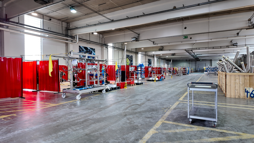 Produktionshalle auf Gewerbegrundst&uuml;ck in K&auml;rnten mit Fertigungs- und Montagestationen